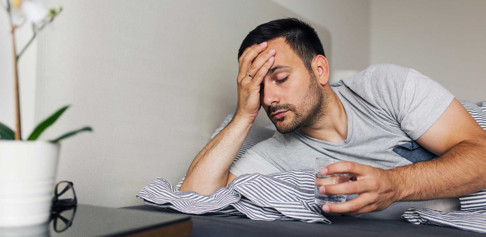 Kratom Hangover Guide: Does Kratom Give You a Hangover? A Real Look at Kratom Side Effects, Symptoms, and Best Uses